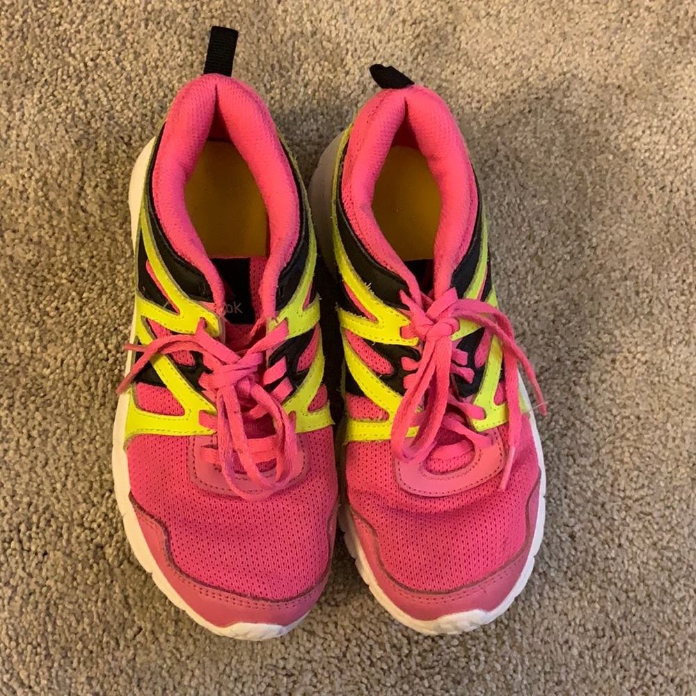 Girl’s REEBOK pink athletic shoes. Size 1.5y.